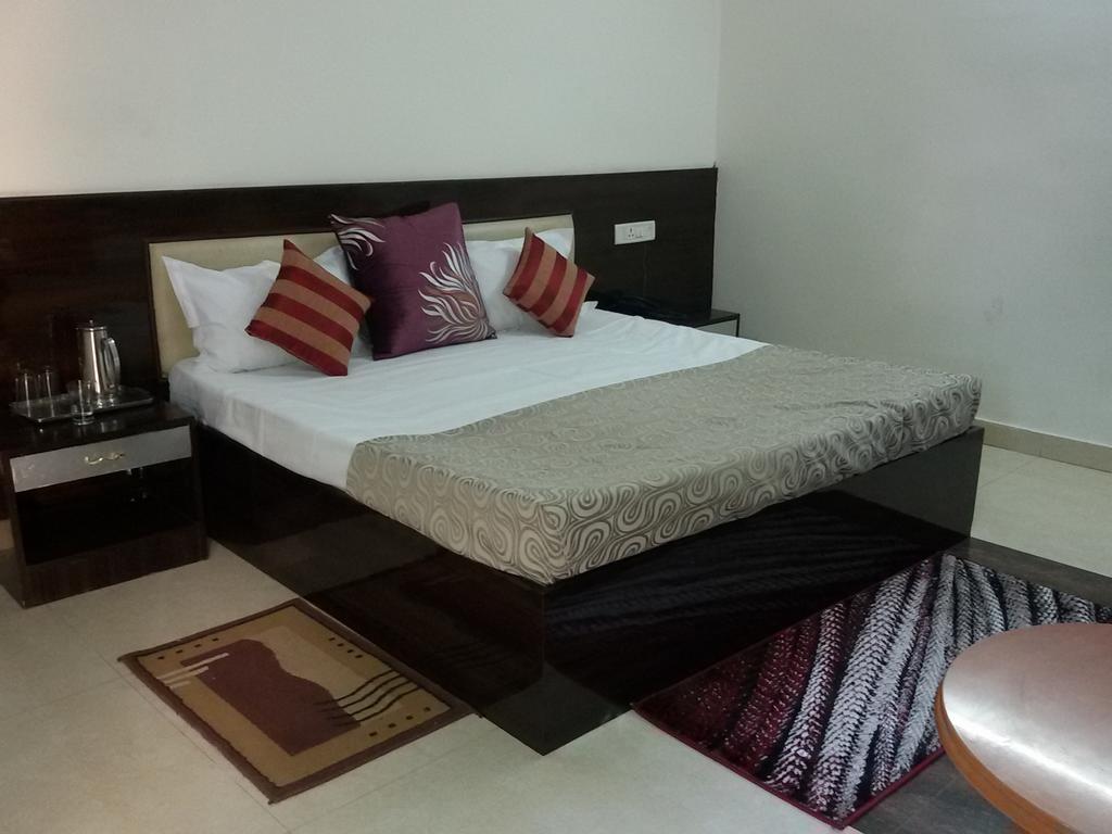 Hotel Kanishka Kanpur Room photo