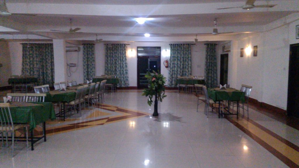 Hotel Kanishka Kanpur Exterior photo