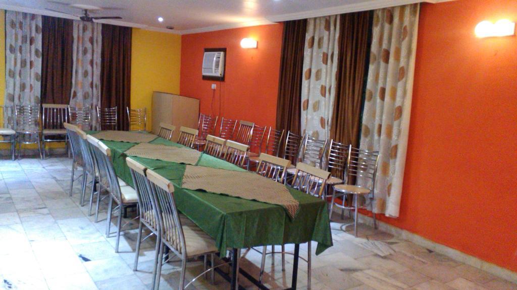 Hotel Kanishka Kanpur Exterior photo